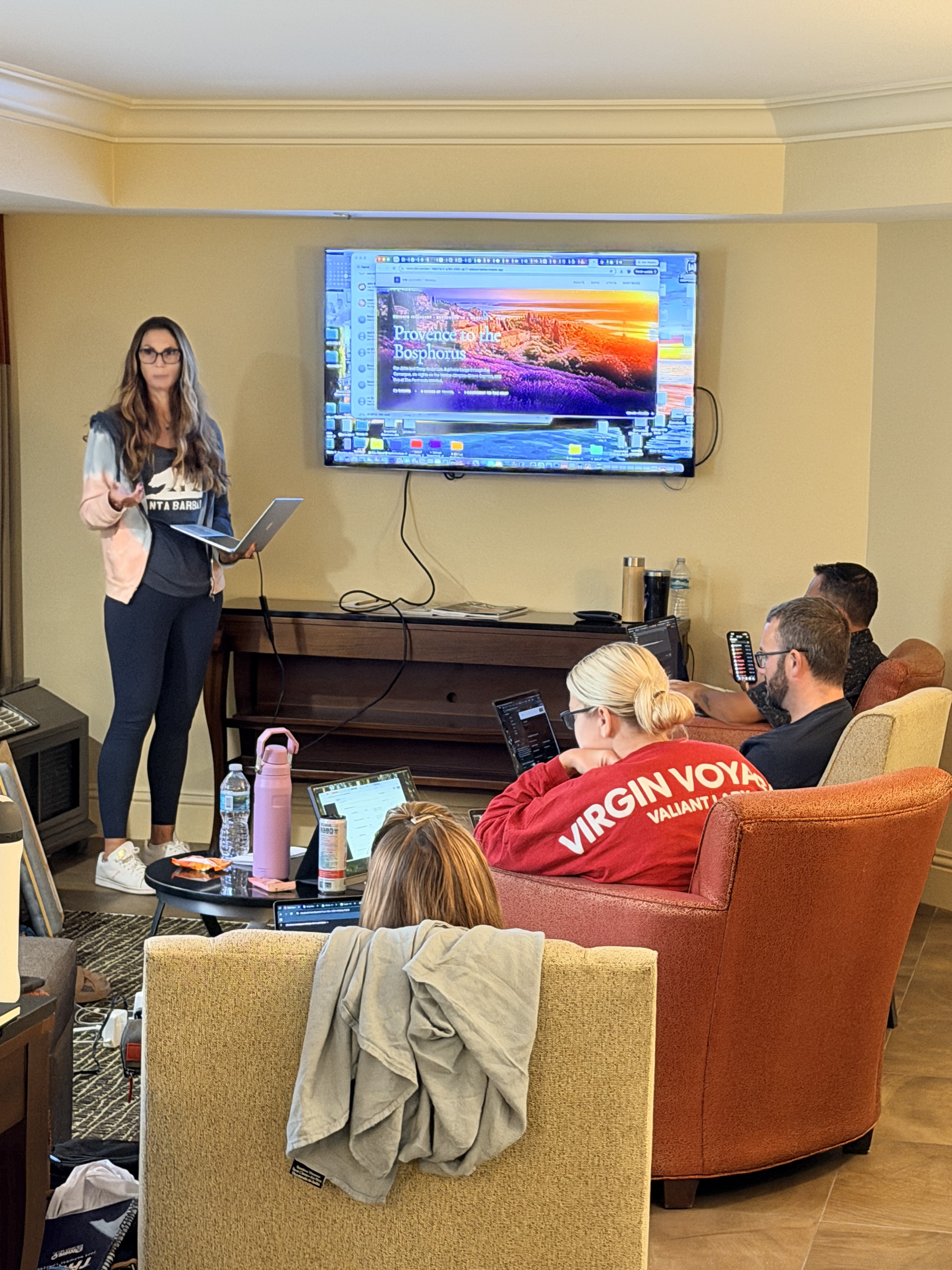 Nicci Grotefendt presenting a travel session to attendees at a Rosen Centre Hotel MasterClass event in Orlando